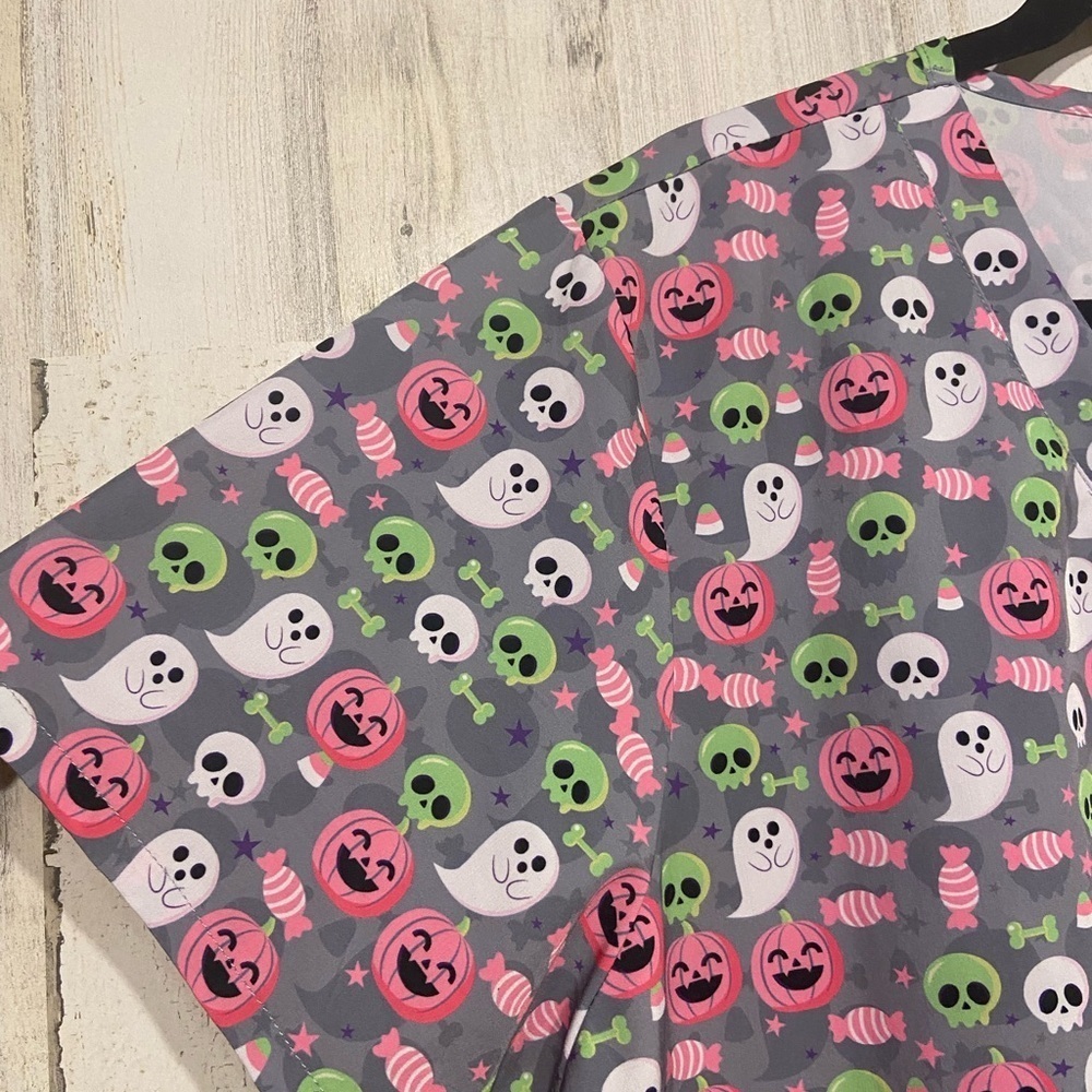 Divine Stretch By JDM Uniforms Grey Pink Halloween Spooky Scrub Top 2X - Picture 3 of 7